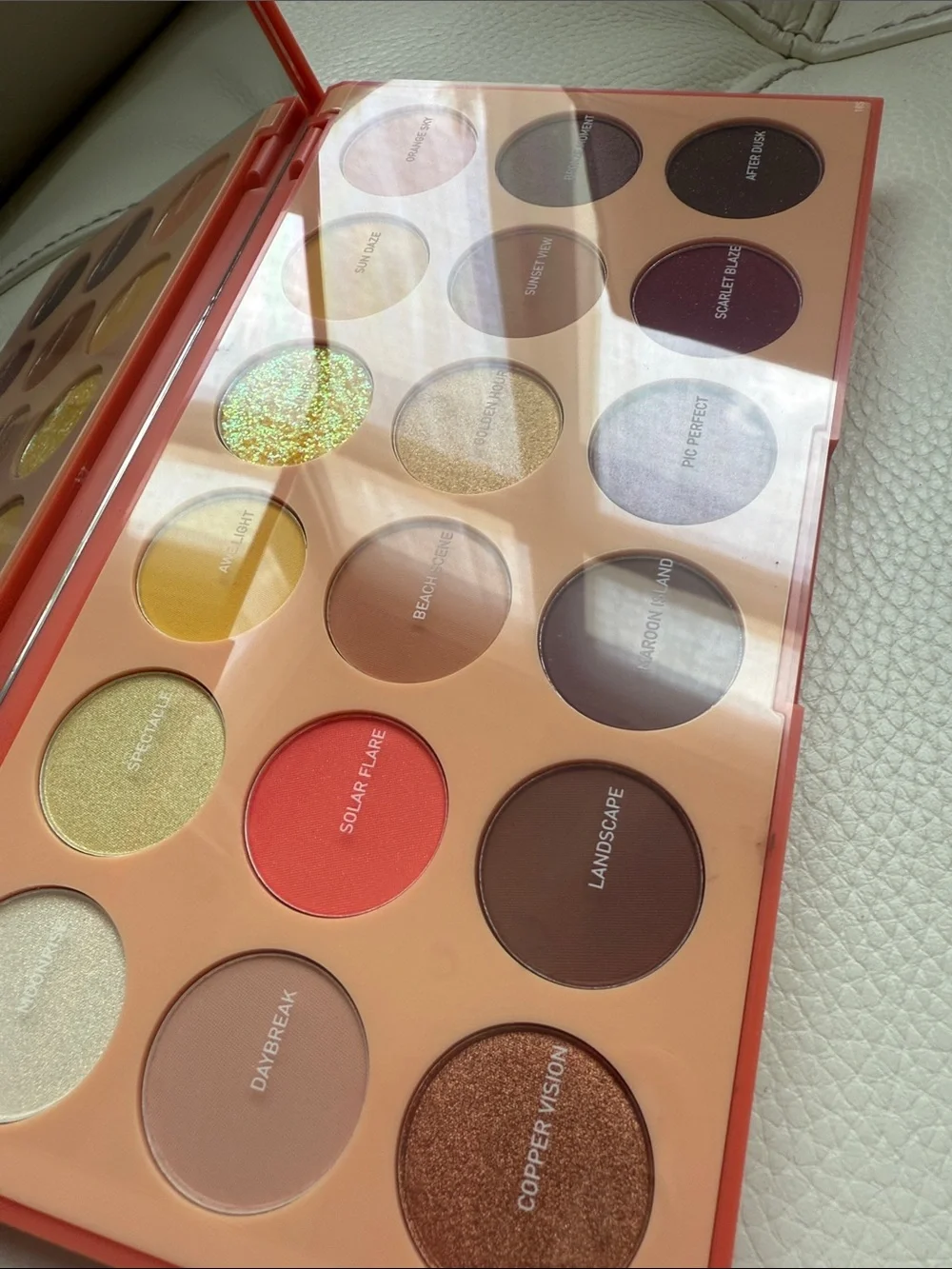 Morphe 18S Sunset Beats Eyeshadow Palette - Red Packaging
